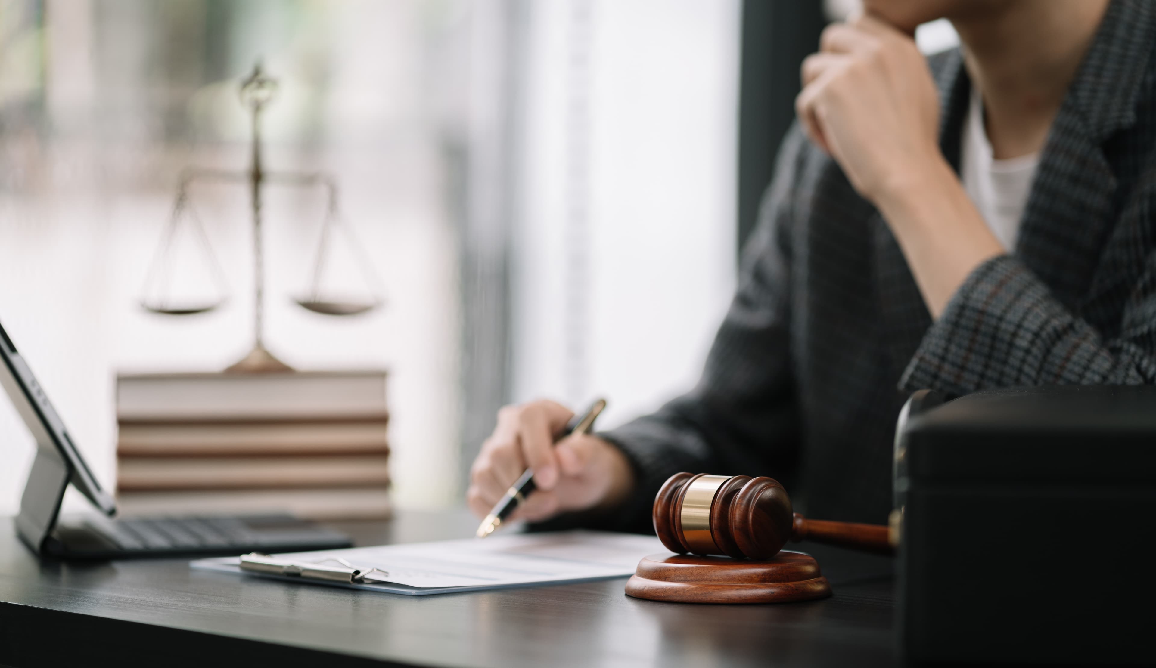 Yürütmenin Durdurulması Talepleri kapak fotoğrafı